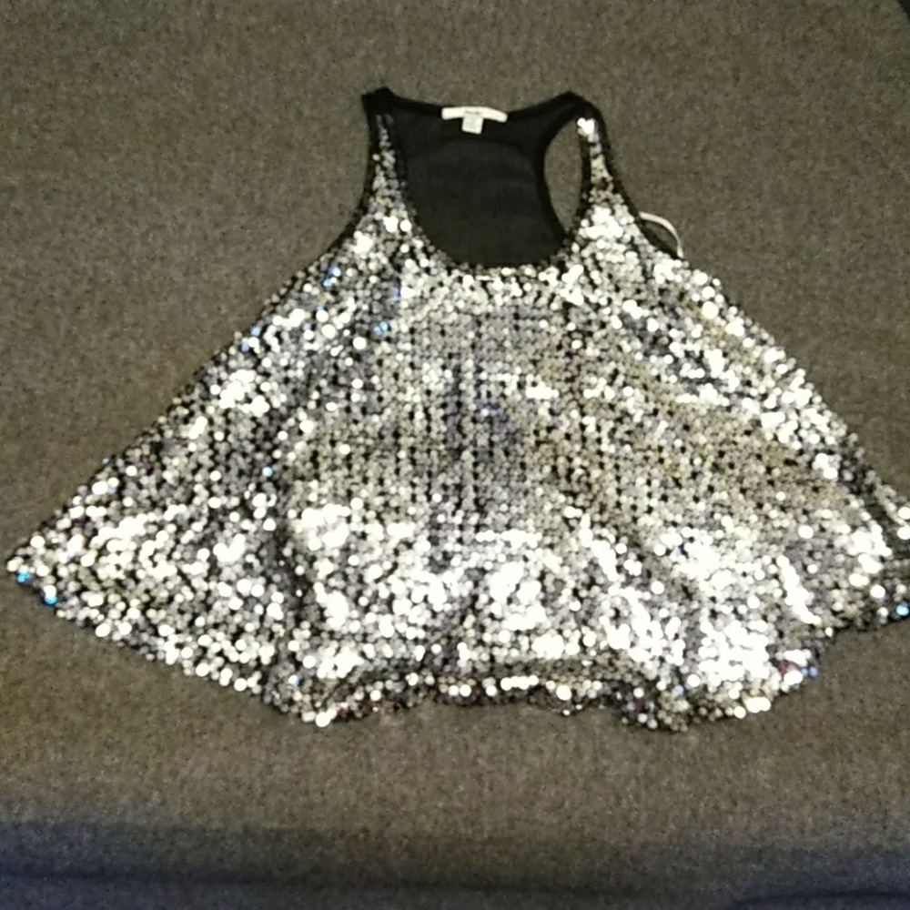 Tops - Picture 3 of 4